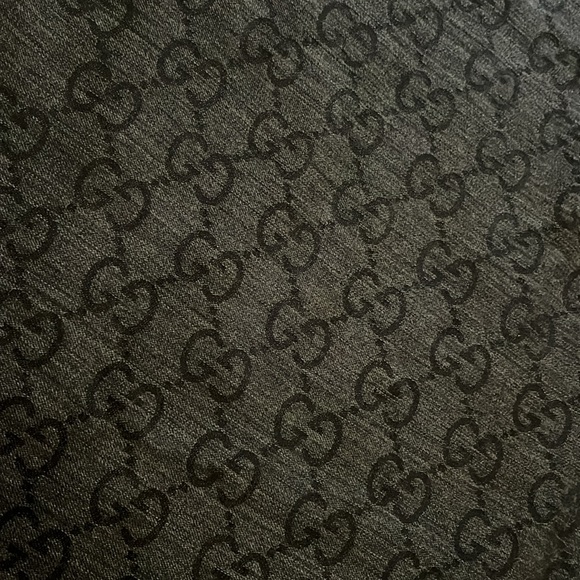 HUGE GUCCI GG Reversible Black Scarf Wrap Shawl - Picture 4 of 5